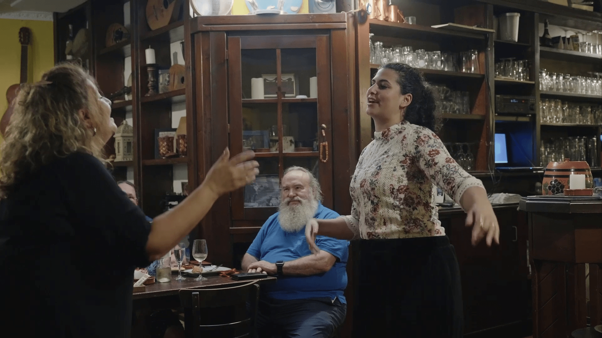 vlcsnap-2024-04-28-01h38m45s901 Women dancing in a tradional Greek tavern in Germany. Film still from the documentary "A couple of years"